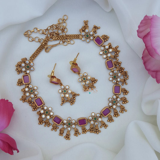 Dazzling Flower Design Necklace with Gold Beads