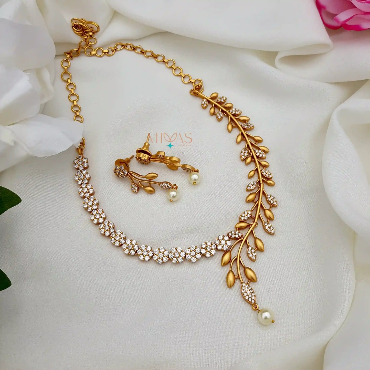 Trendy Leafy Design Necklace Set