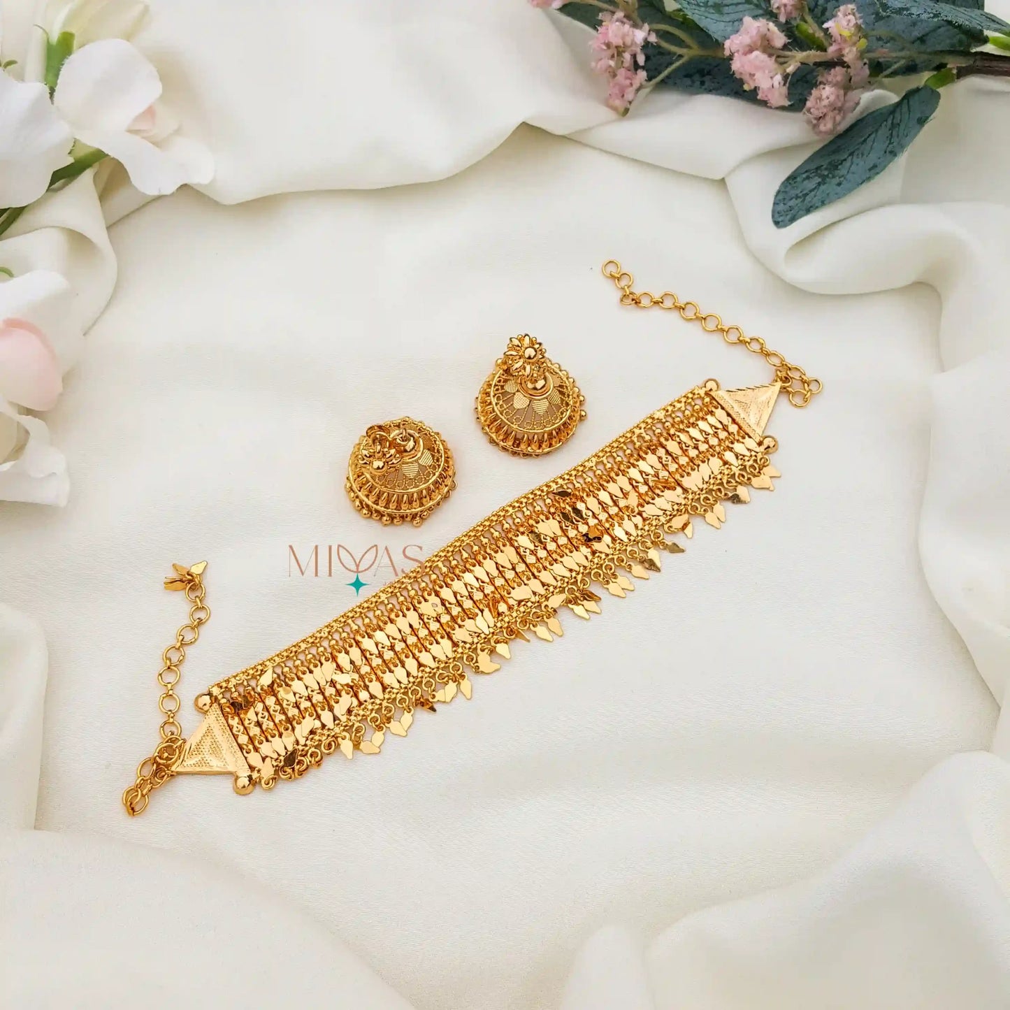 Royal Touch Gold Look Choker