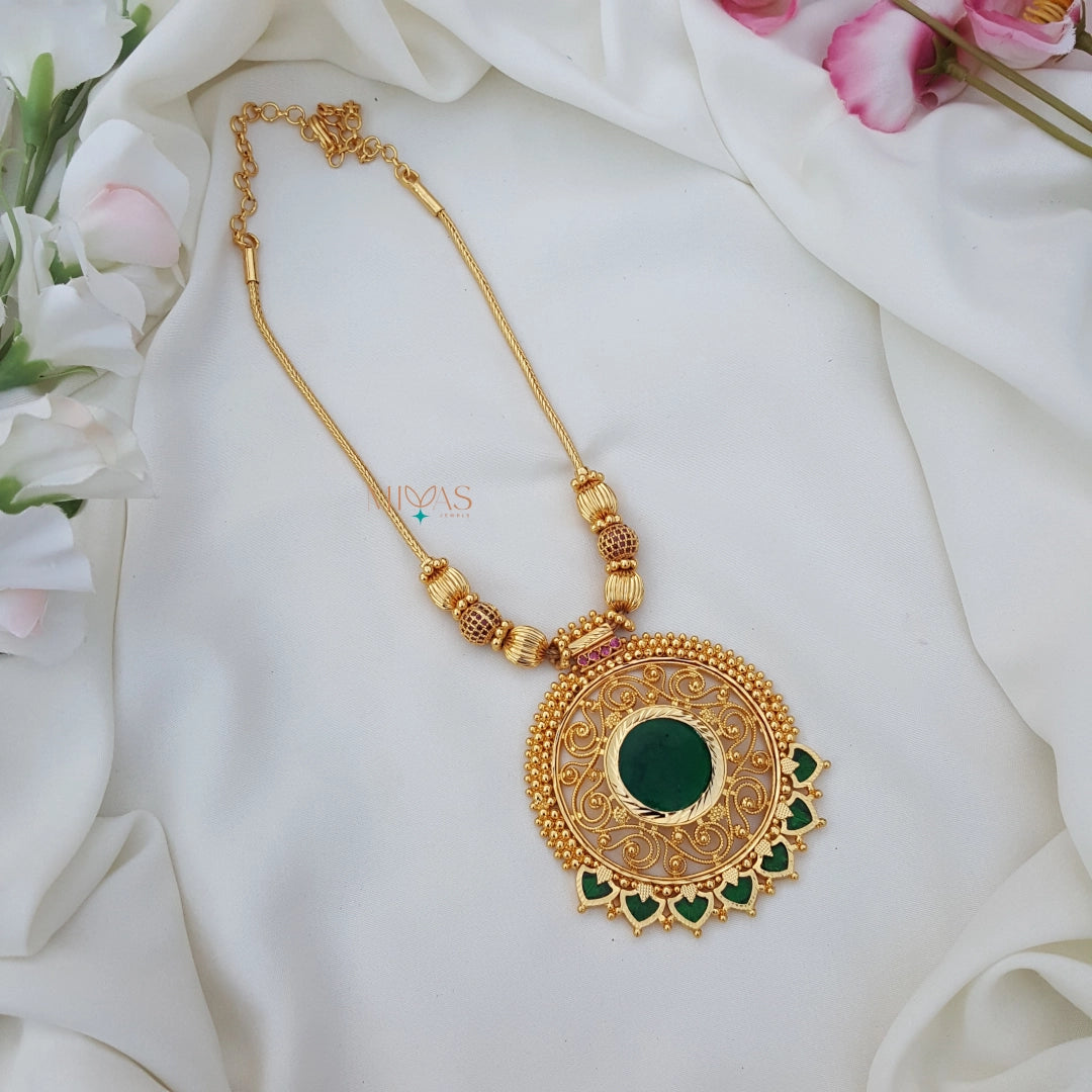 Dazzling Round Palakka Pendent Necklace