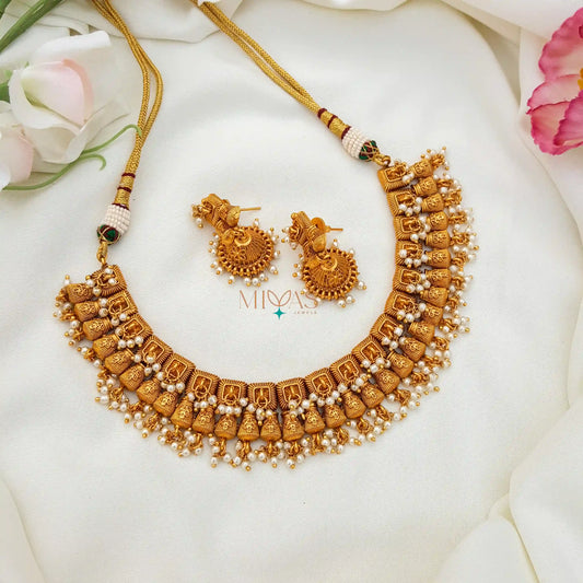 Royal And Elegant Look Pearl Necklace