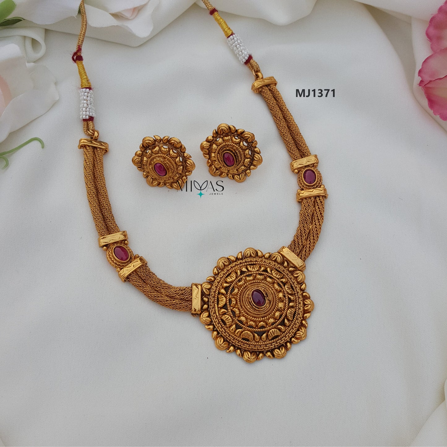 Stylish And Classy Short Antique Finish Necklace