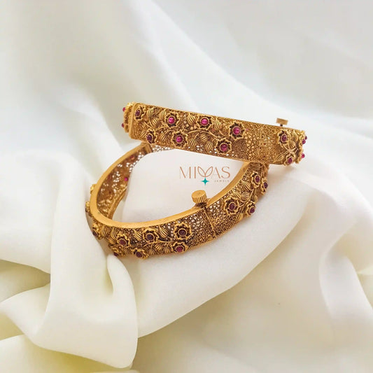 Gold Look Alike Floral Openable Bangle