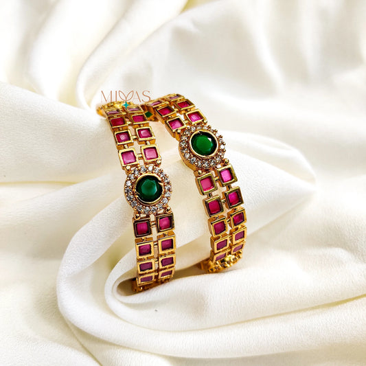 Dazzling Kemp AD Stone Bangle