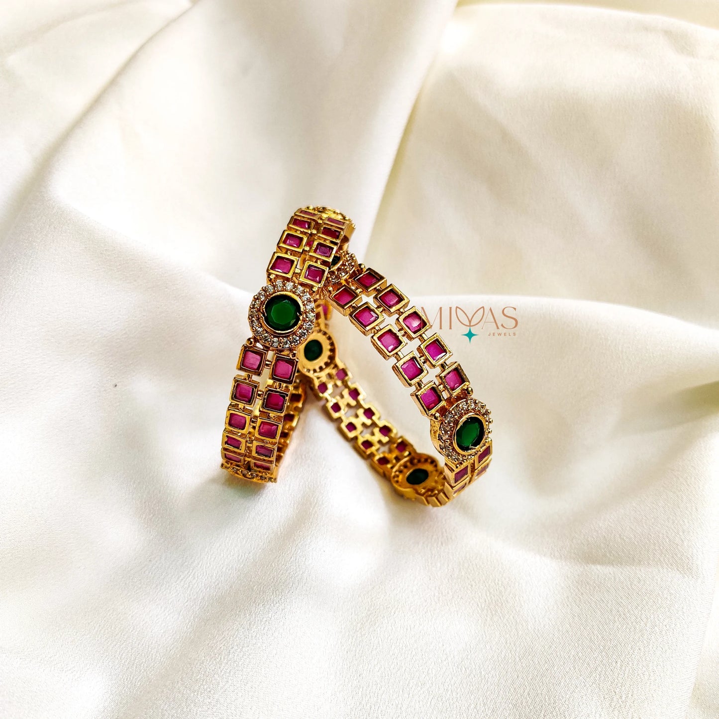 Dazzling Kemp AD Stone Bangle