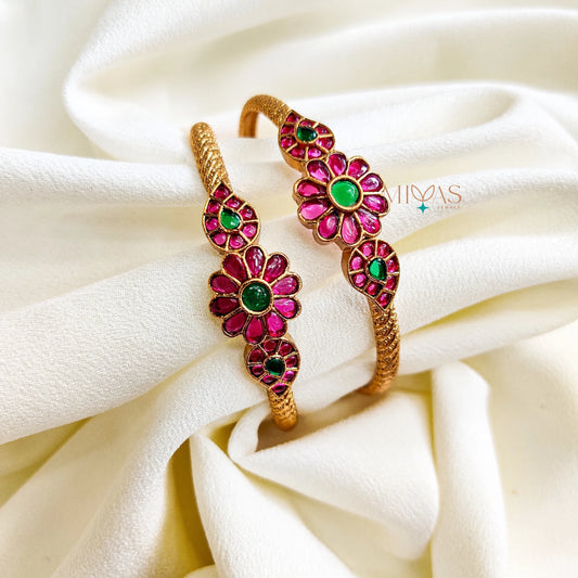 Venya - Vintage Floral Design Bangle