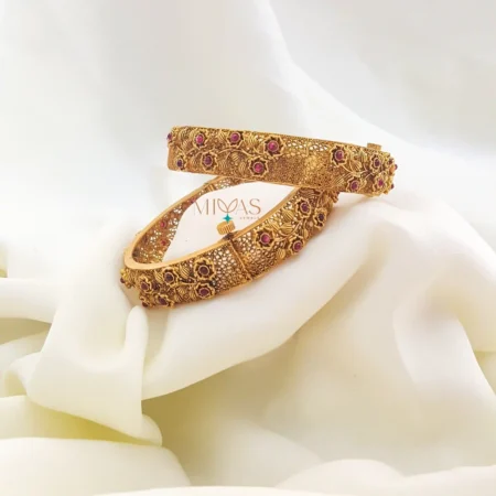 Gold Look Alike Floral Openable Bangle
