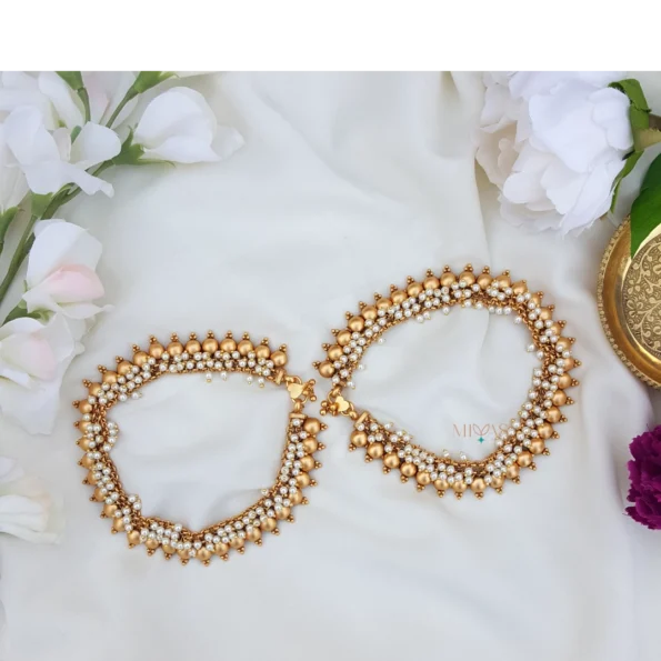 Mesmerizing Gold look alike Anklet - Pearl