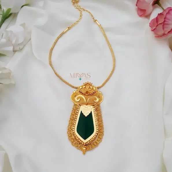 Fashionable Kerala Style Nagapadam Pendant Necklace