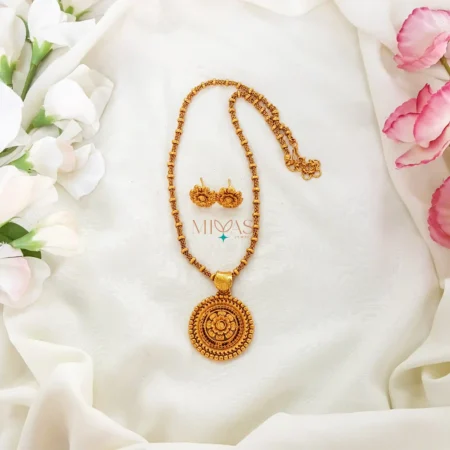 Wonderful Floral Design Pendant Chain