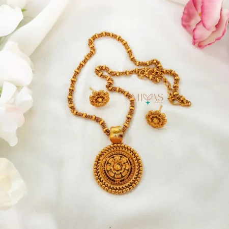 Wonderful Floral Design Pendant Chain