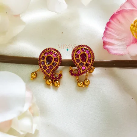 Stylish and Trendy Look Earring
